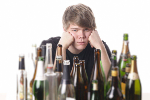 Подросток и бутылки